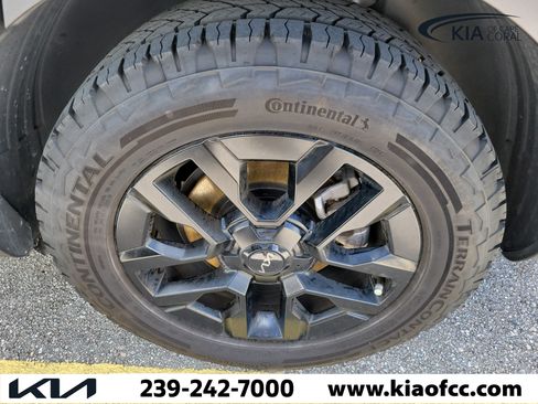 Used 2025 Kia Telluride AWD image 6