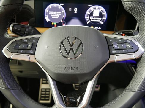Used 2026 Volkswagen Tiguan SEL R-Line AWD/4WD image 25
