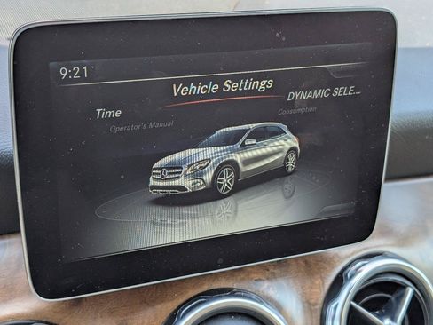 Used 2019 Mercedes-Benz GLA 250 w/ Premium Package image 18