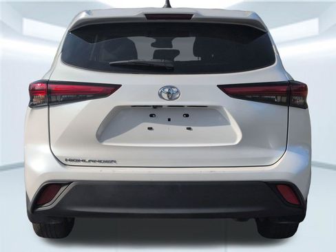 Used 2023 Toyota Highlander L FWD image 22