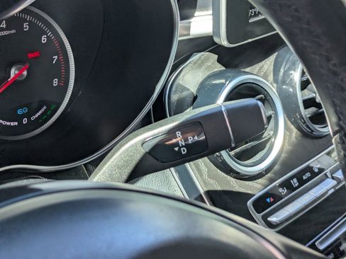 Used 2019 Mercedes-Benz GLC 350e 4MATIC image 25