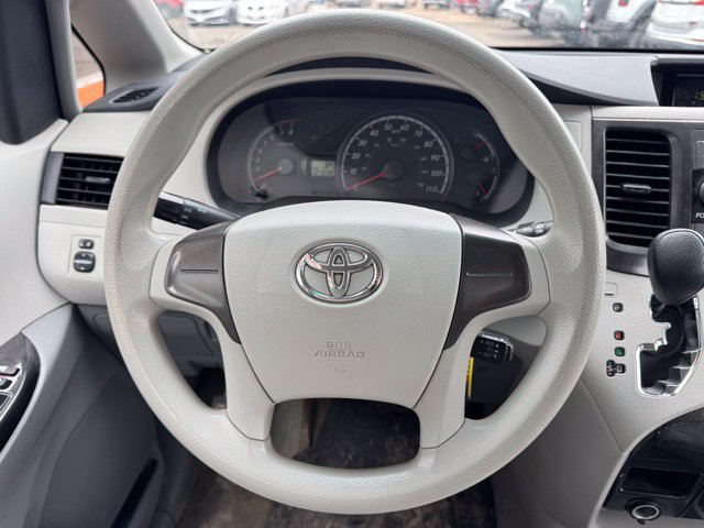 Used 2014 Toyota Sienna L FWD image 19