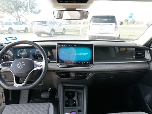 Used 2025 Volkswagen Tiguan S image 20