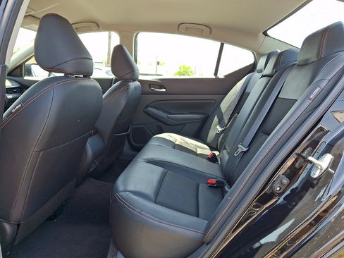 Used 2022 Nissan Altima 2.5 SR FWD image 9