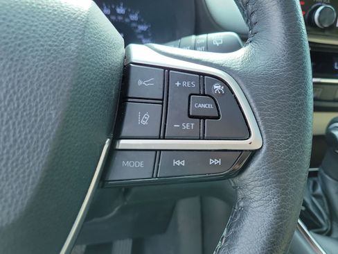 Used 2021 Toyota Sienna XLE image 30