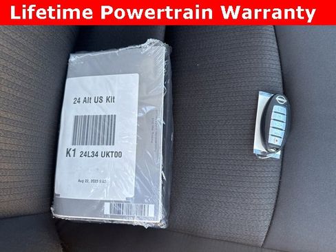 Used 2024 Nissan Altima 2.5 SV image 15
