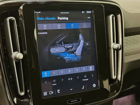 Used 2022 Volvo XC40 P8 Recharge Plus image 24