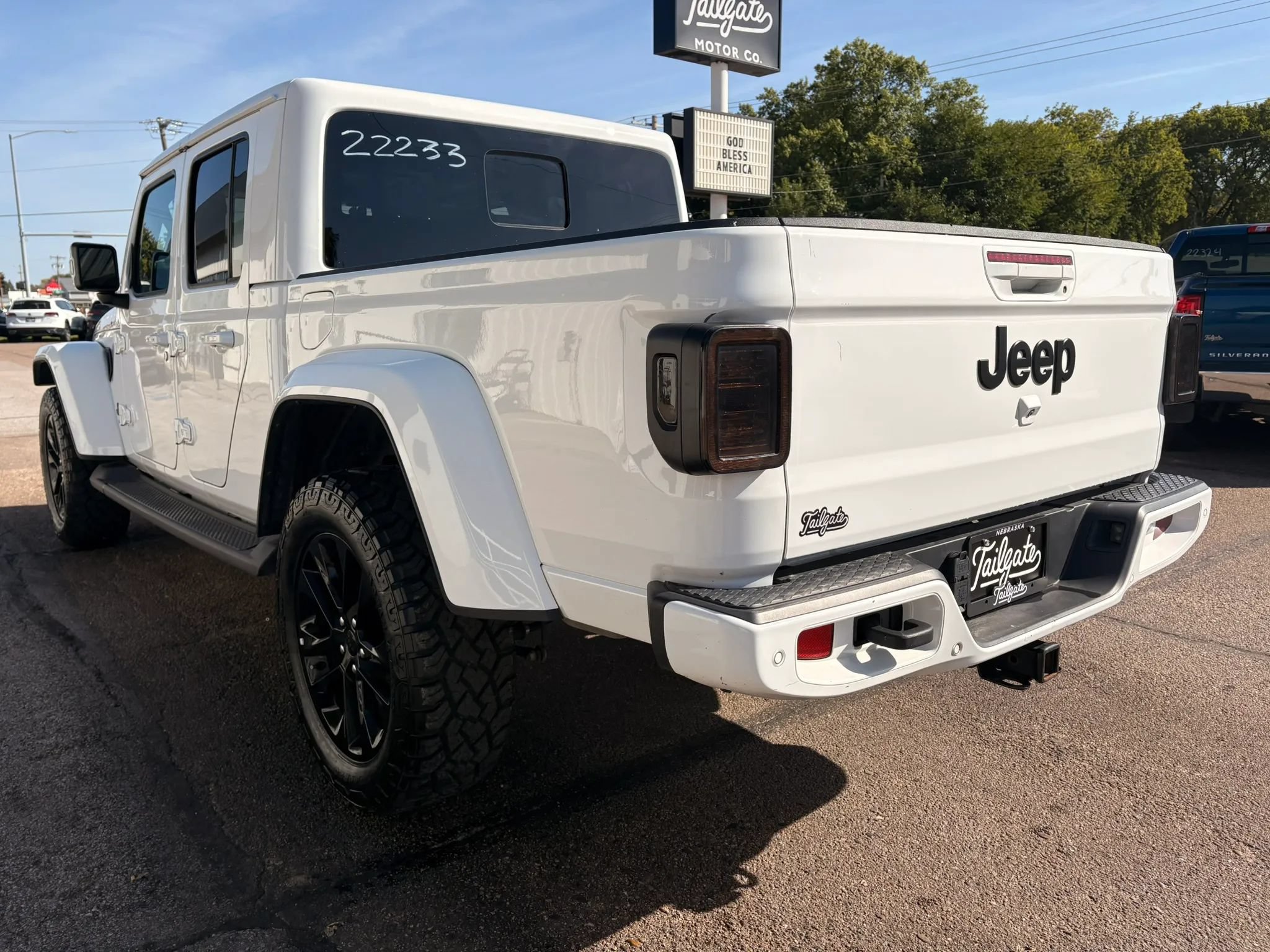 Used 2023 Jeep Gladiator Overland AWD/4WD image 5