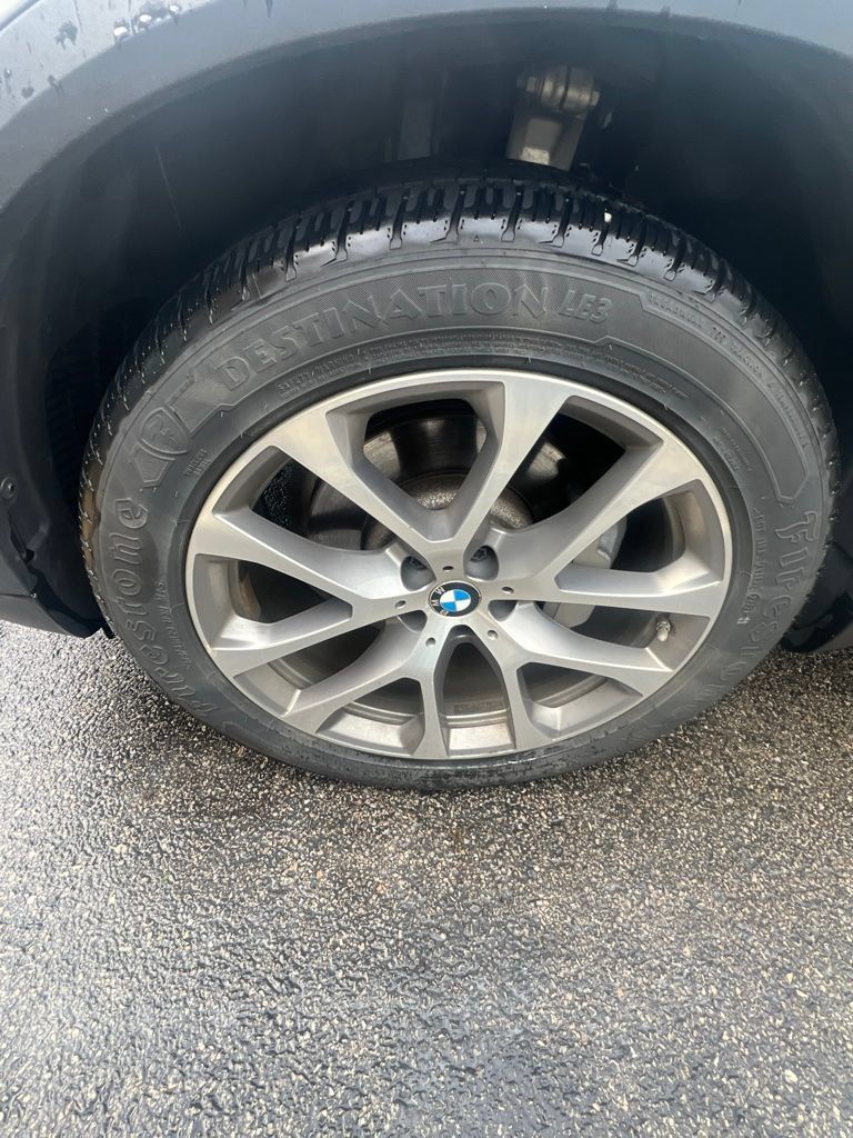 Used 2019 BMW X5 xDrive40i w/ Premium Package 2 AWD/4WD image 4