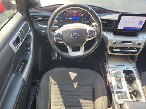 Used 2021 Ford Explorer XLT image 15