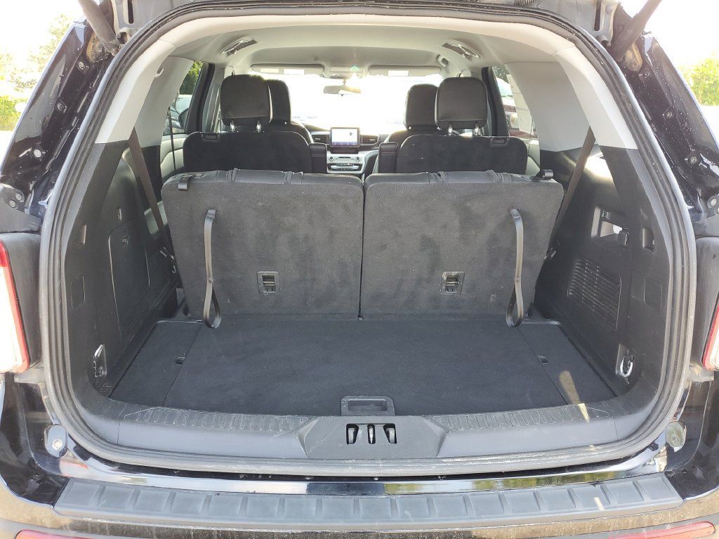Certified 2023 Ford Explorer XLT w/ Equipment Group 202A AWD/4WD image 8