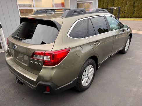 Used 2019 Subaru Outback 2.5i Premium image 6