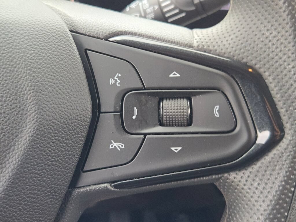 Used 2025 Chevrolet Trax LT FWD image 33