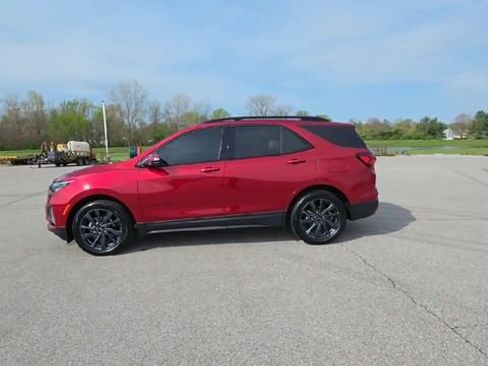 Used 2022 Chevrolet Equinox RS w/ Infotainment Package FWD image 4