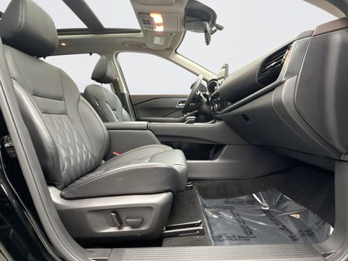 Used 2023 Nissan Rogue Platinum w/ Platinum Premium Package image 18