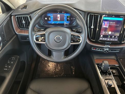 Certified 2023 Volvo XC60 T8 Plus AWD/4WD image 18