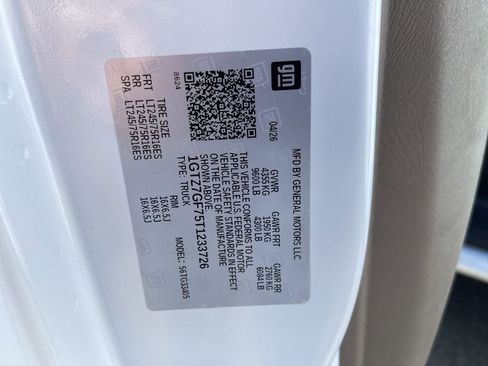New 2026 GMC Savana 3500 w/ Driver Convenience Package RWD image 28