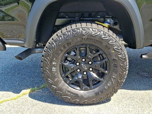 New 2026 Chevrolet Colorado ZR2 w/ Midnight Edition AWD/4WD image 5