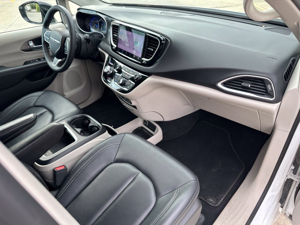 Used 2024 Chrysler Pacifica Touring-L FWD image 37
