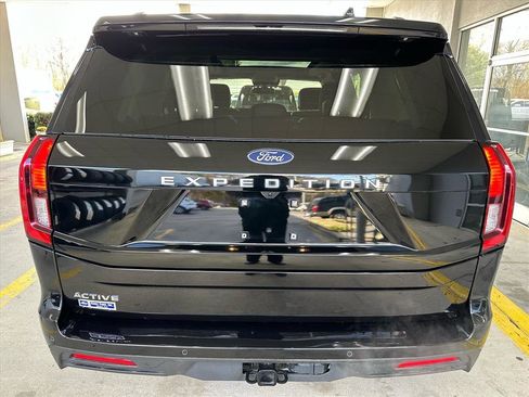 Certified 2025 Ford Expedition Active image 12