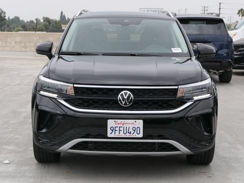 Used 2023 Volkswagen Taos SE w/ Panoramic Sunroof Package AWD/4WD image 7