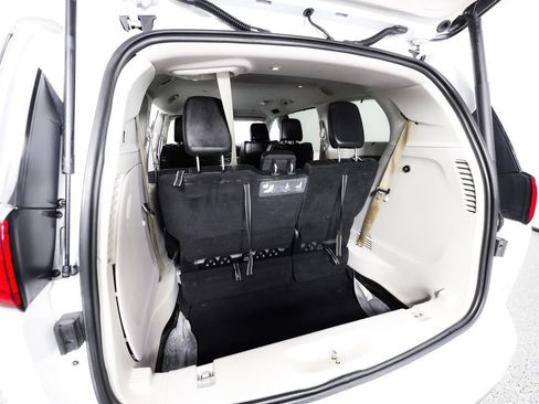 Used 2020 Chrysler Pacifica Touring-L FWD image 13