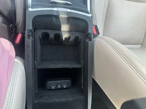 Used 2018 Chrysler 300 Touring L image 19