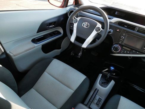 Used 2012 Toyota Prius C Three image 9