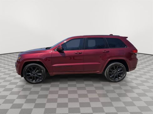 Used 2017 Jeep Grand Cherokee Altitude image 4