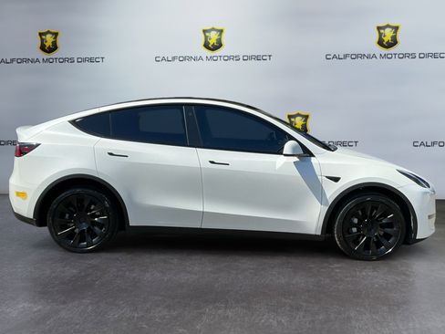 Used 2022 Tesla Model Y Long Range image 4