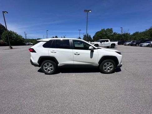 Used 2023 Toyota RAV4 LE AWD/4WD image 2