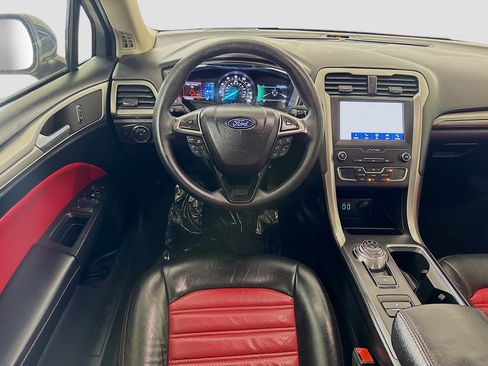 Used 2020 Ford Fusion SE image 17