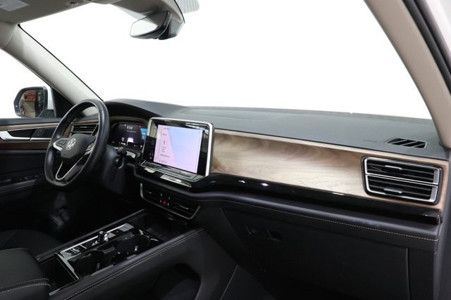 Used 2025 Volkswagen Atlas SE AWD/4WD image 16