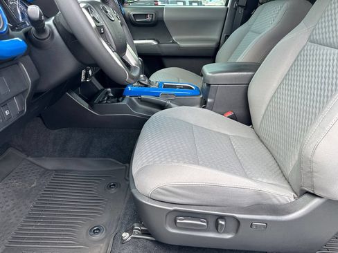 Used 2021 Toyota Tacoma SR5 AWD/4WD image 10