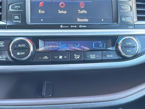 Used 2017 Toyota Highlander Limited image 13