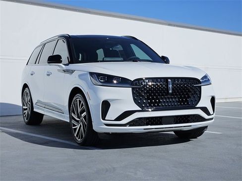 New 2025 Lincoln Aviator Black Label w/ Black Label Special Edition image 3