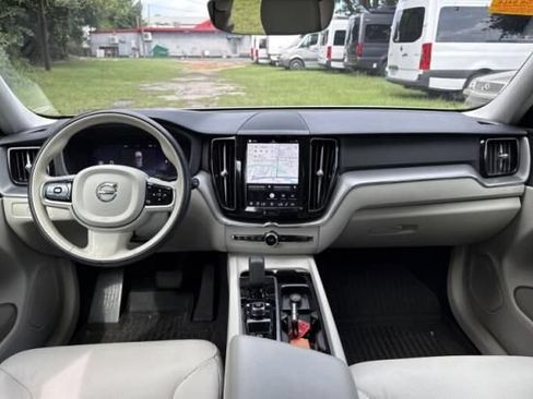 Used 2024 Volvo XC60 B5 Core w/ Protection Package Premier AWD/4WD image 4