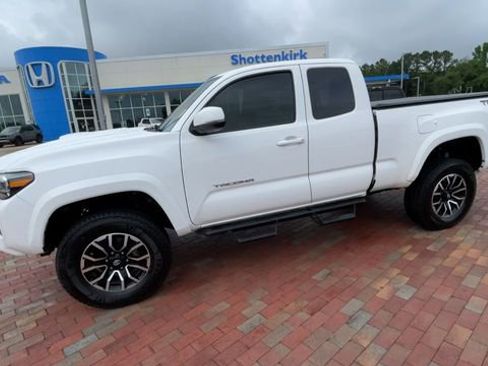 Used 2023 Toyota Tacoma TRD Sport w/ TRD Premium Sport Package AWD/4WD image 6