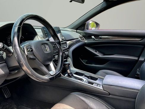 Used 2018 Honda Accord Sport image 15