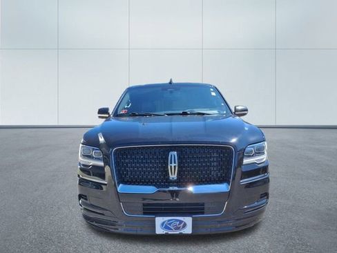 Used 2023 Lincoln Navigator Reserve image 2