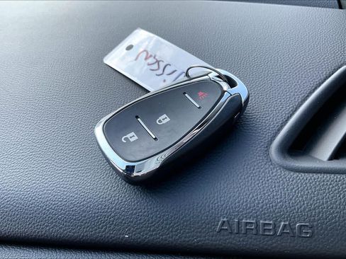 Used 2023 Chevrolet Traverse LT FWD image 13