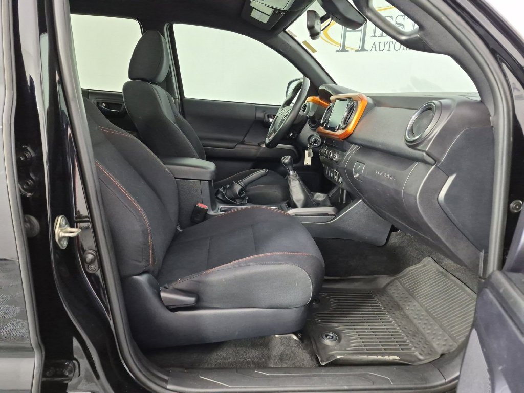 Used 2020 Toyota Tacoma TRD Sport AWD/4WD image 36