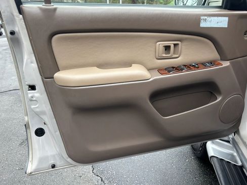 Used 2000 Toyota 4Runner Limited AWD/4WD image 13