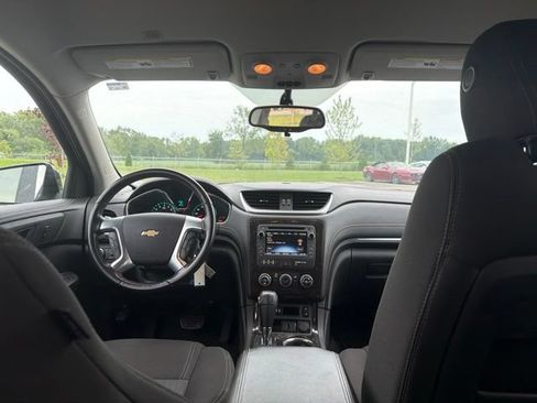 Used 2016 Chevrolet Traverse LT w/ Style and Technology Package FWD image 18