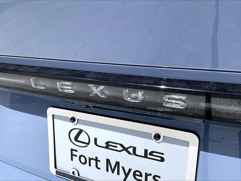 Used 2026 Lexus ES 350e w/ Convenience Package FWD image 30