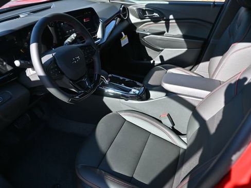 New 2026 Chevrolet Trax RS w/ Sunroof Package image 9