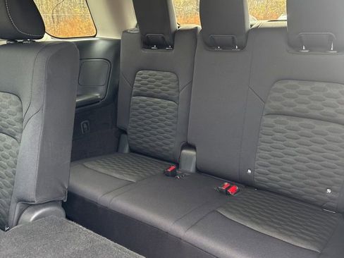 Used 2024 Nissan Pathfinder SV image 40