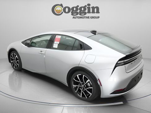 New 2025 Toyota Prius Plug-In Hybrid image 9