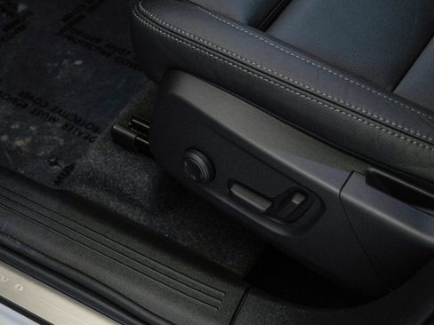 Certified 2025 Volvo XC40 B5 Plus w/ Climate Package image 21