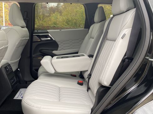 New 2025 Mitsubishi Outlander AWD image 22